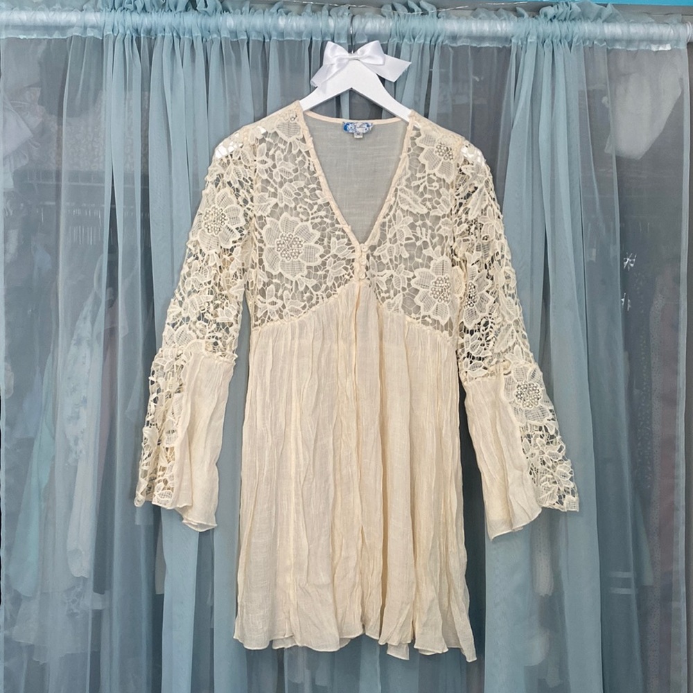 Lace accessory outer layer